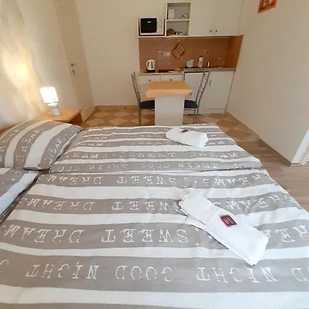 Petra Apartmanhaz Kehidakustány
