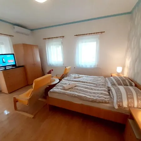 Petra Apartmanhaz *
