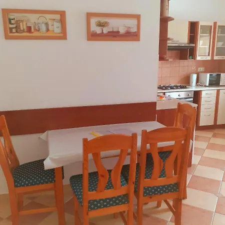 Lejlighed Petra Apartmanhaz