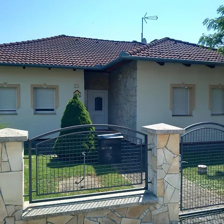 Petra Apartmanhaz Apartment *