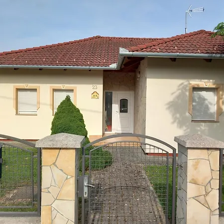 Petra Apartmanhaz Apartment