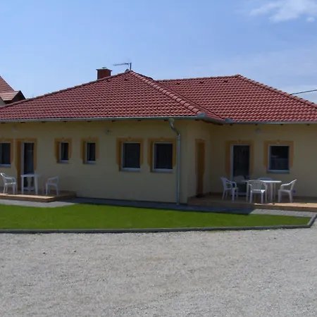 Apartment Petra Apartmanhaz *