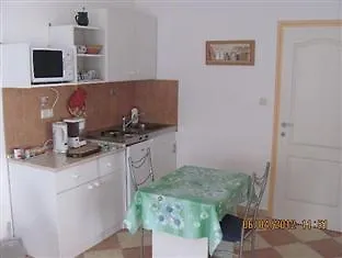 Petra Apartmanhaz Daire Kehidakustány